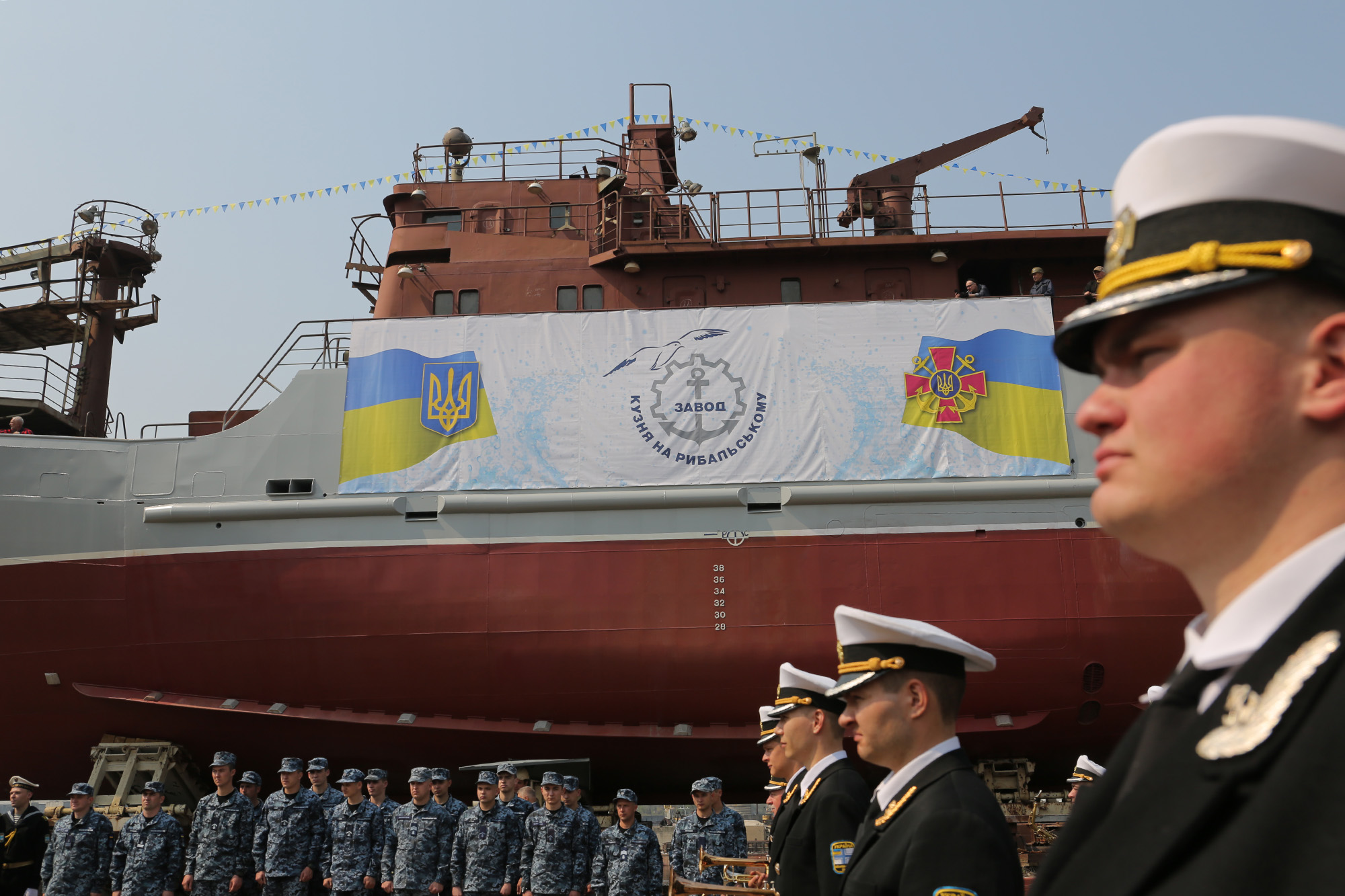 В Киеве спустили на воду разведывательный корабль для ВМС: фото