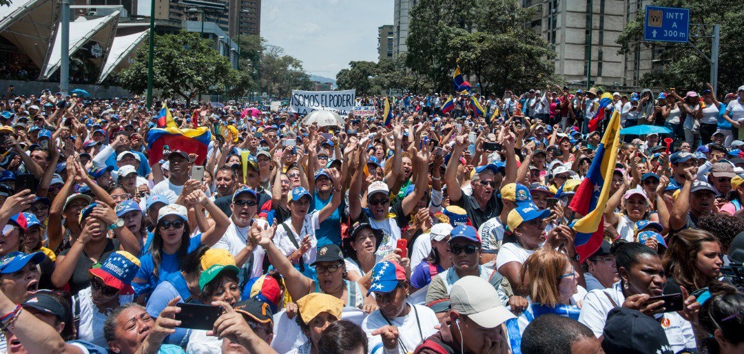 На протестах в Венесуэле убиты люди, США угрожают Мадуро силой