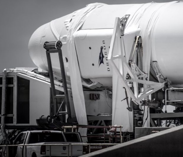 SpaceX запустили "Дракона" к МКС: лучшее видео посадки в океане