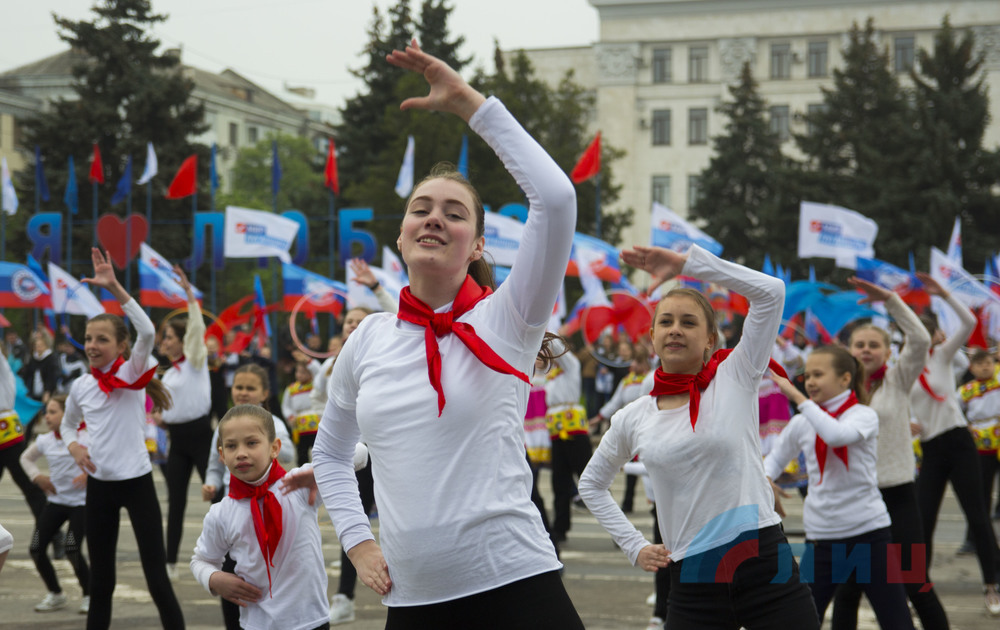 "Это настоящий совок": что происходит в Луганске накануне 9 мая