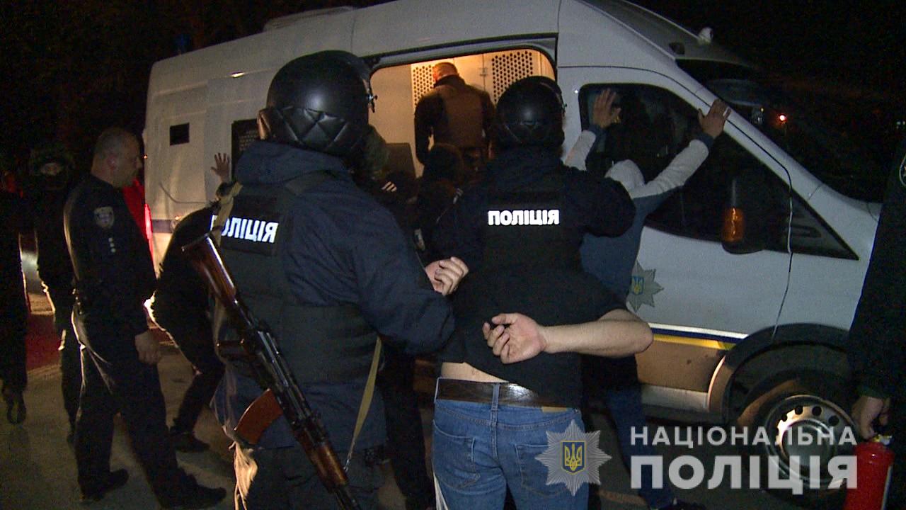 В Виннице на консервный завод ворвались в балаклавах: подробности