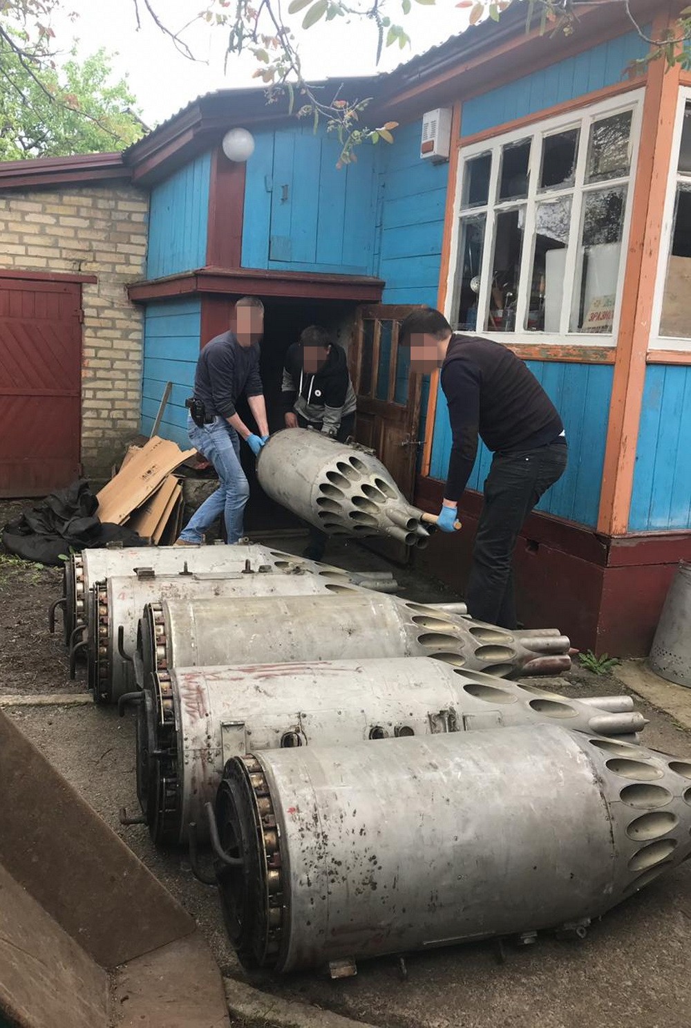 В селе под Киевом обнаружили арсенал авиационного вооружения
