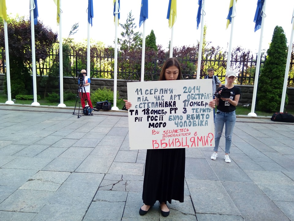 Час с волонтерами. О чем Зеленский говорил за закрытой дверью