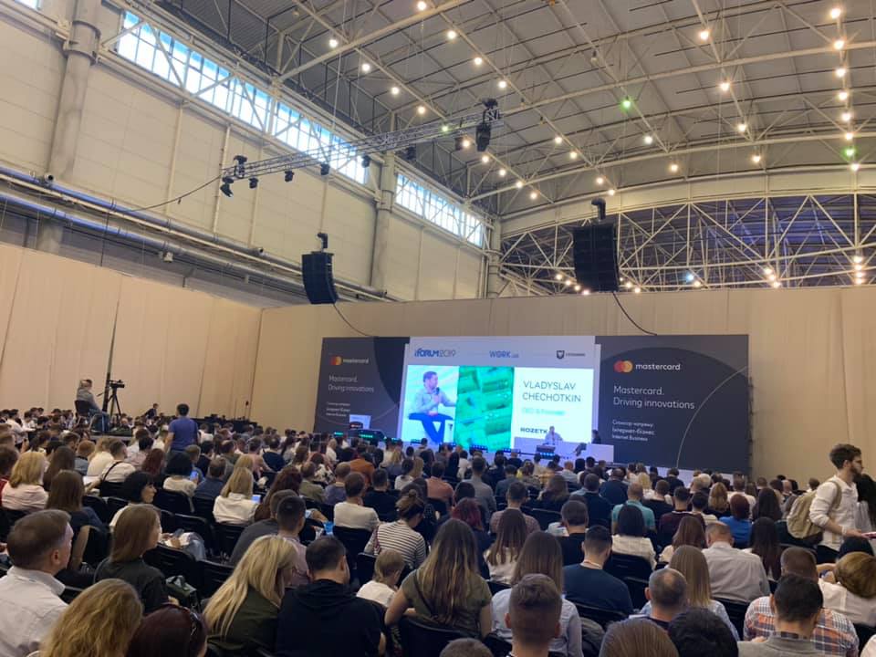 Открытое интервью Владислава Чечеткина на IForum 2019 (фото - Борис Давиденко)