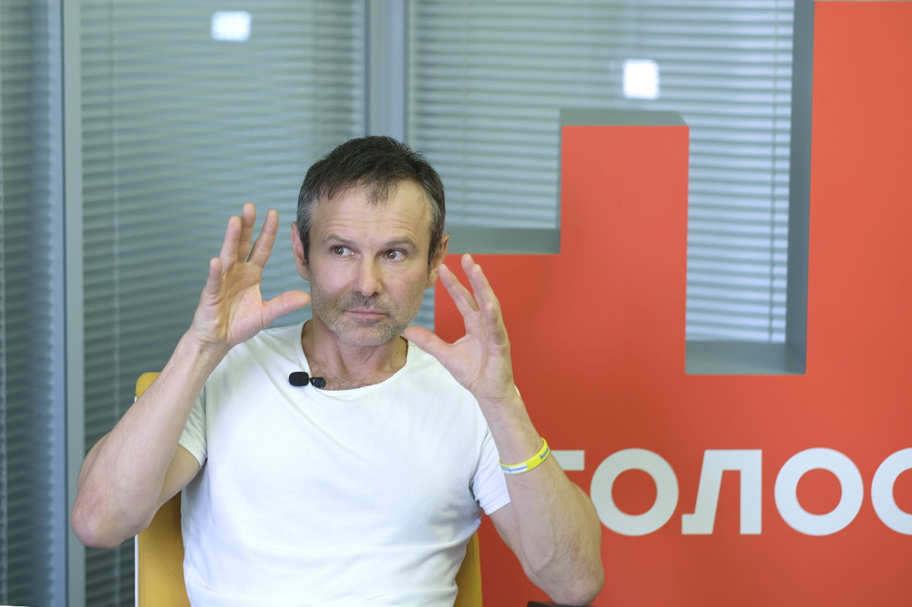 Вакарчук: "Если бы политики работали - этого интервью бы не было"