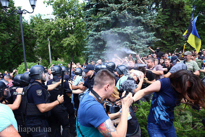В Харькове протестуют против партии Кернеса и Труханова: видео
