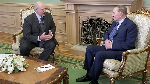 Лукашенко рад Кучме в Минске: Политика тебя никак не отпускает