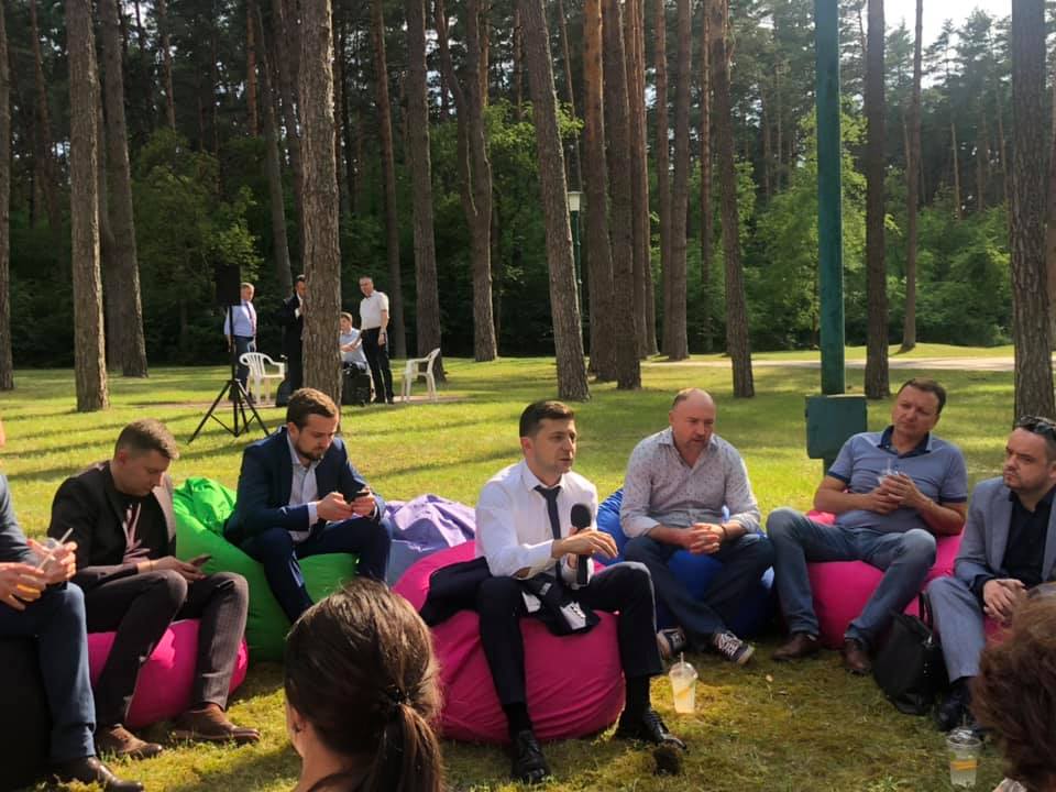 null Без пеньков, но с шаурмой. О чем Зеленский говорил с журналистами
