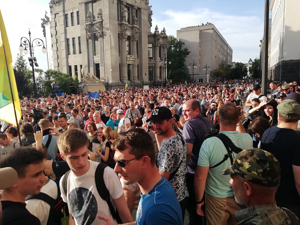 "Зупини капітуляцію". Возле АП прошла акция протеста: фото, видео