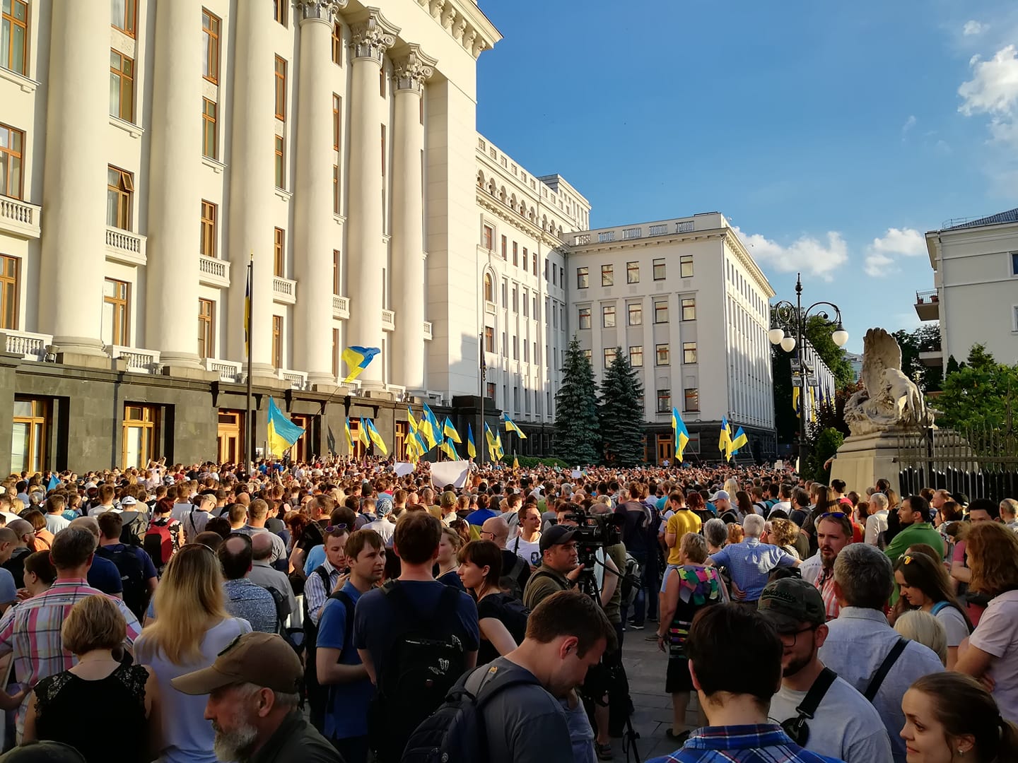 "Зупини капітуляцію". Возле АП прошла акция протеста: фото, видео