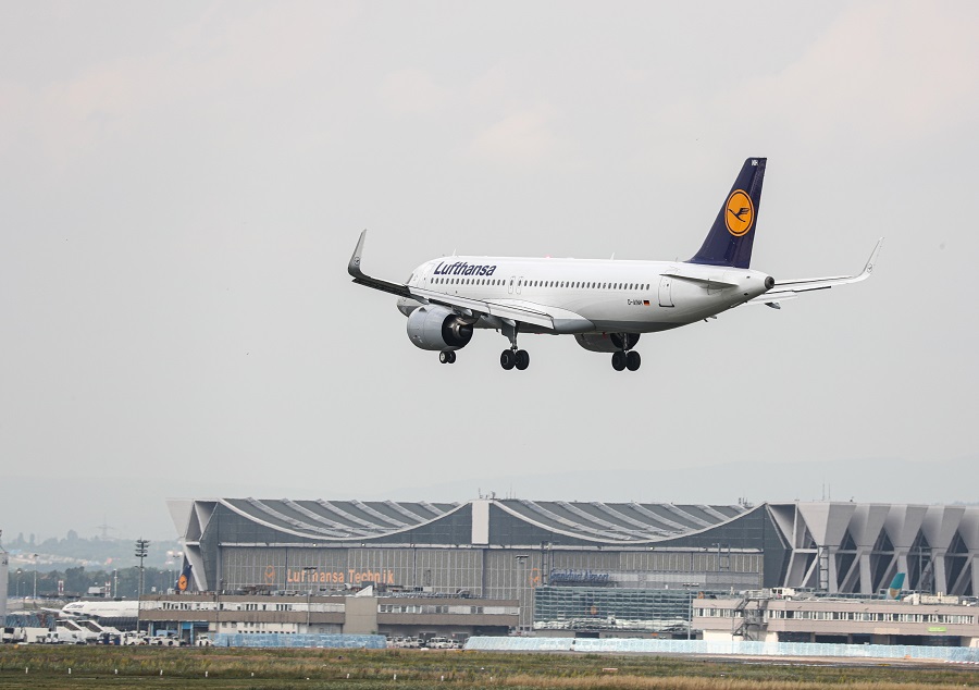 Lufthansa, KLM и Air France отменили рейсы, а лоукосты – направления. Как будем летать?