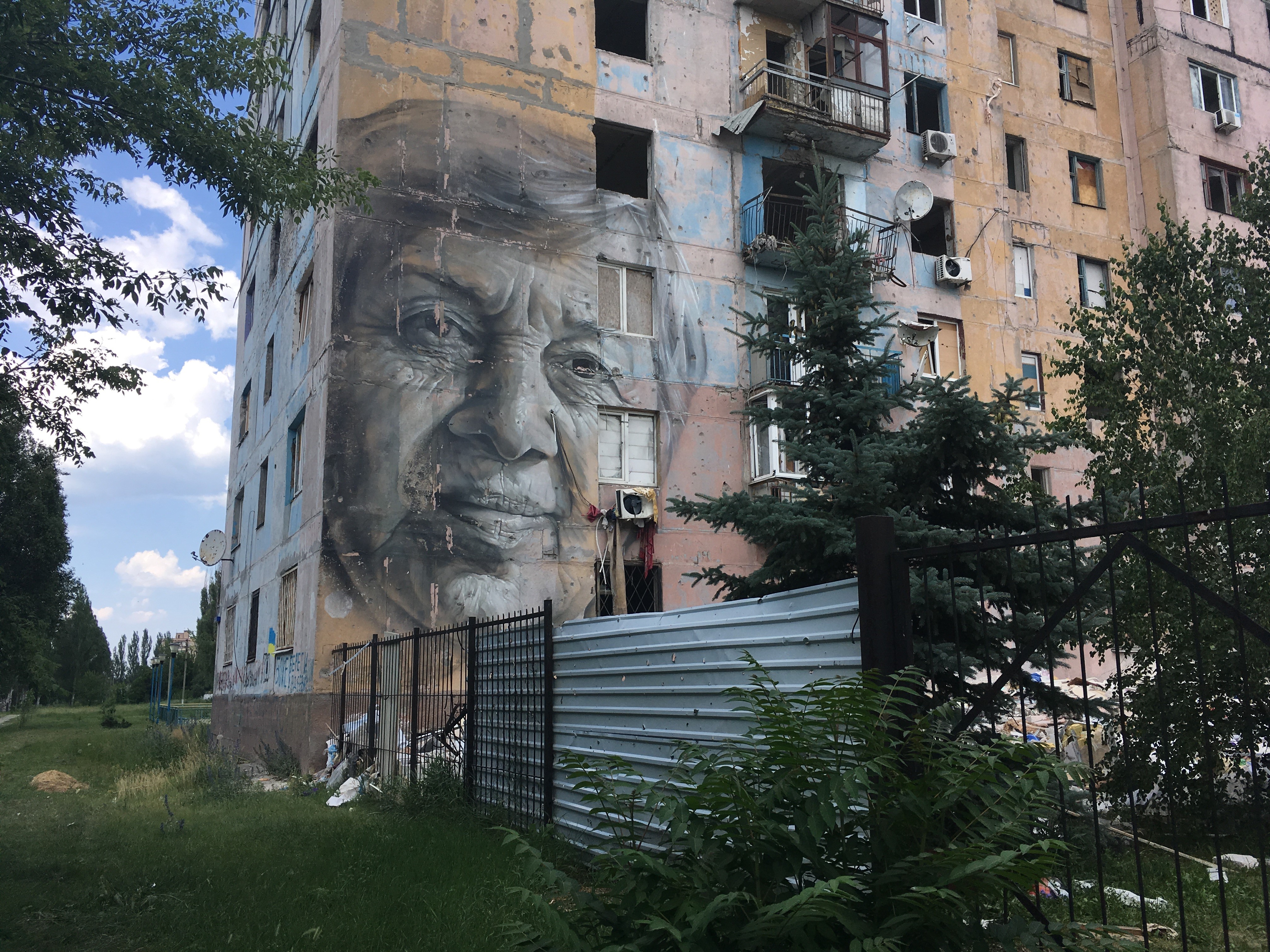 Мурал с портретом Марины Марченко в Авдеевке (Фото Мелинды Хэринг) Мурал с портретом Марины Марченко в Авдеевке (Фото Мелинды Хэринг)