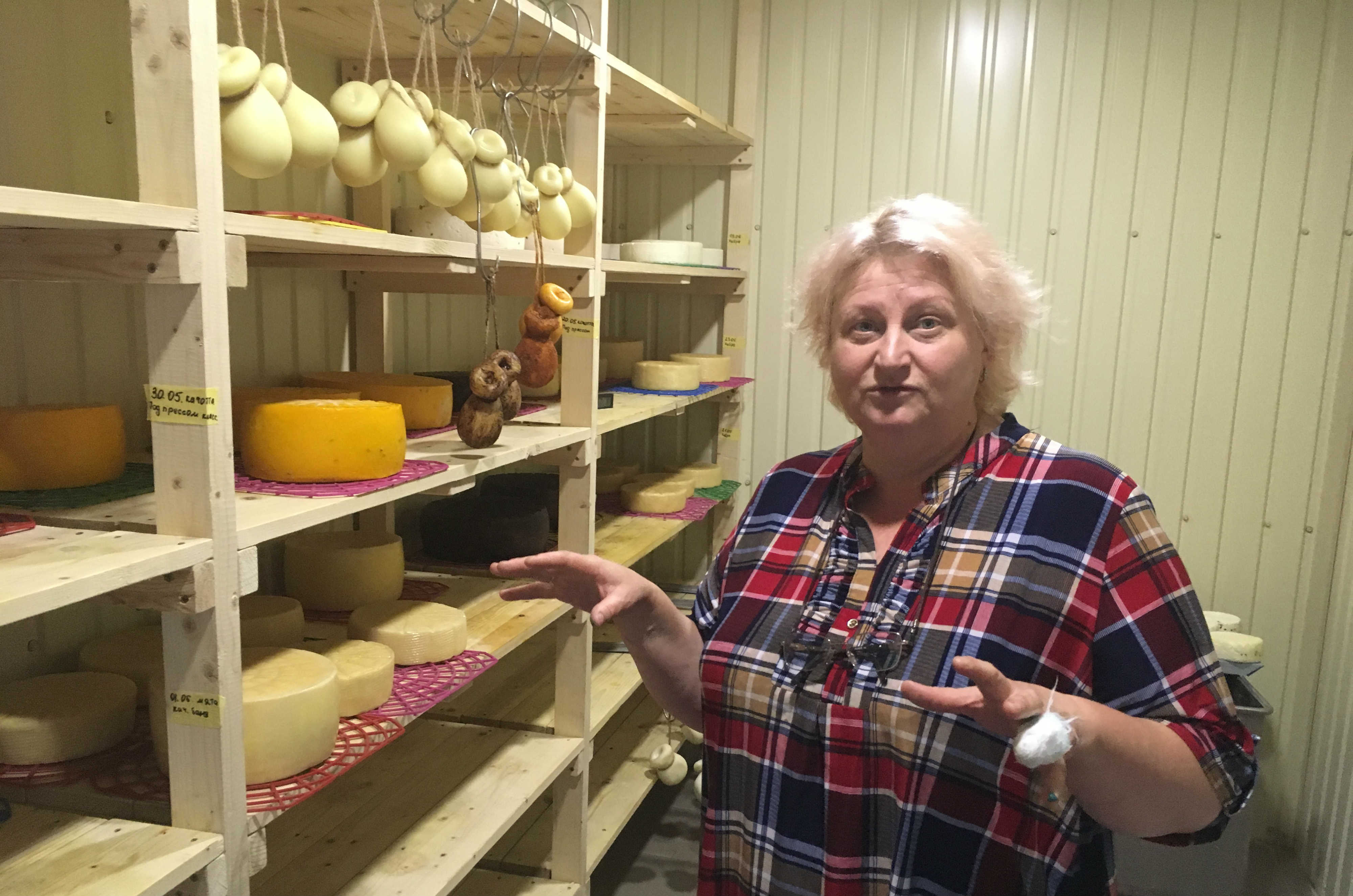 Снежана Альникова открыла маленькое предприятие по производству сыра на грант от Донецкой госадминистрации (Фото Мелинды Хэринг) Снежана Альникова открыла маленькое предприятие по производству сыра на грант от Донецкой госадминистрации (Фото Мелинды Хэринг)