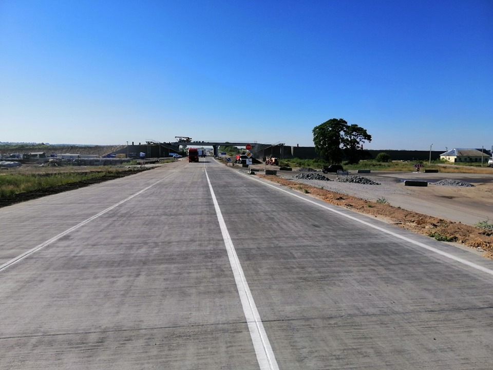 В Полтавской области открыли часть новой бетонной дороги: фото