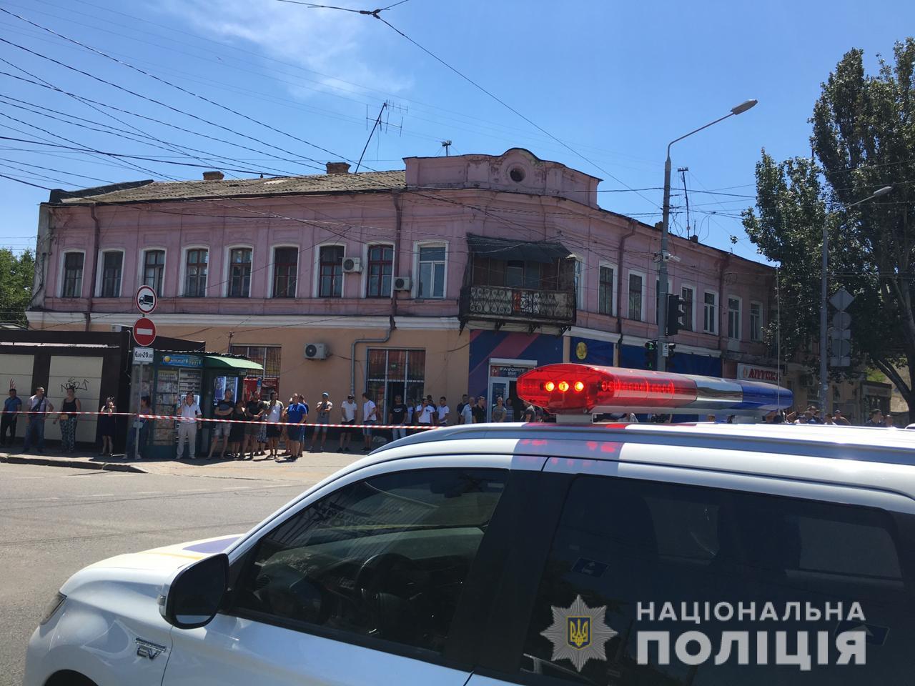В Одессе мужчина захватил в заложники сотрудниц ломбарда