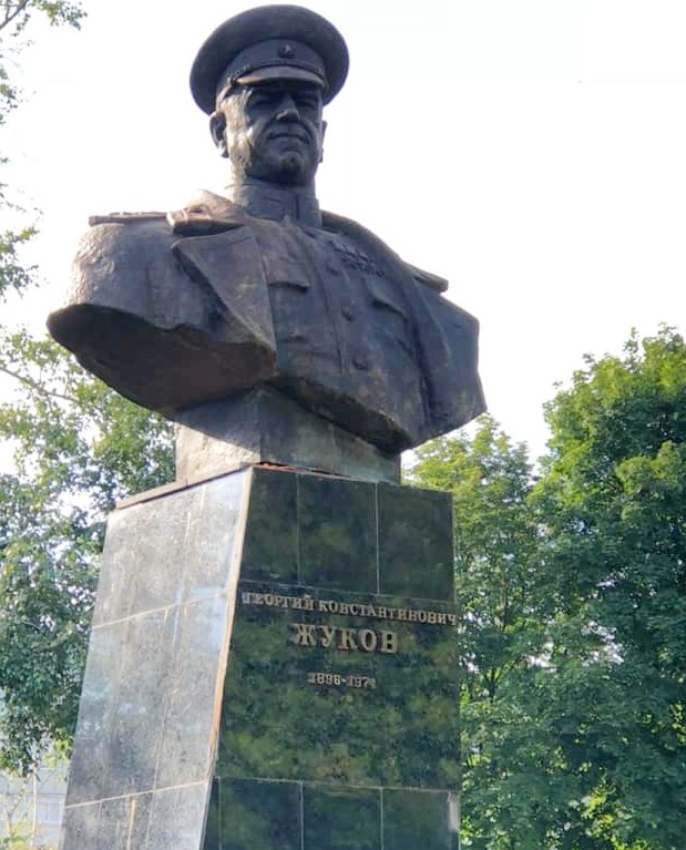 null В Харькове вернули на место памятник маршалу Жукову: фото