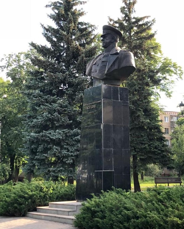 В Харькове вернули на место памятник маршалу Жукову: фото