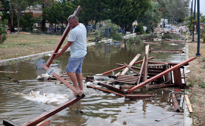 Последствия шторма в Греции, унесшего шесть жизней,  в 10 фото