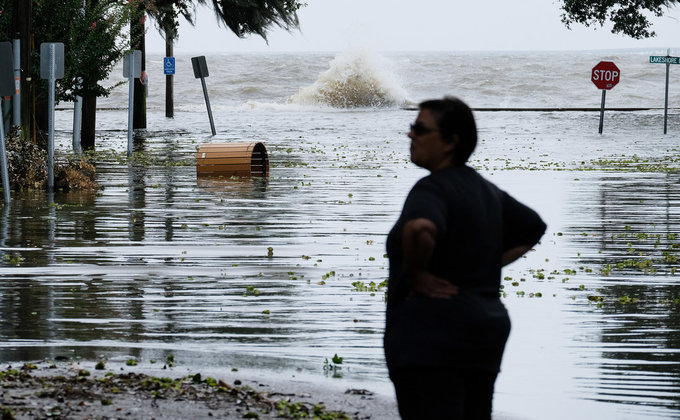 Мощный ураган Барри обрушился на США: 10 фото 