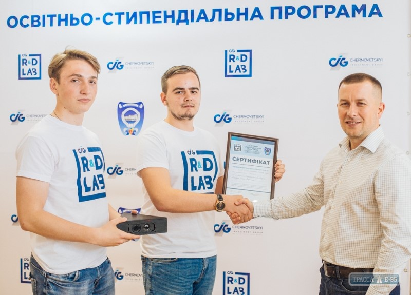 В центре - Никита Сыромятников