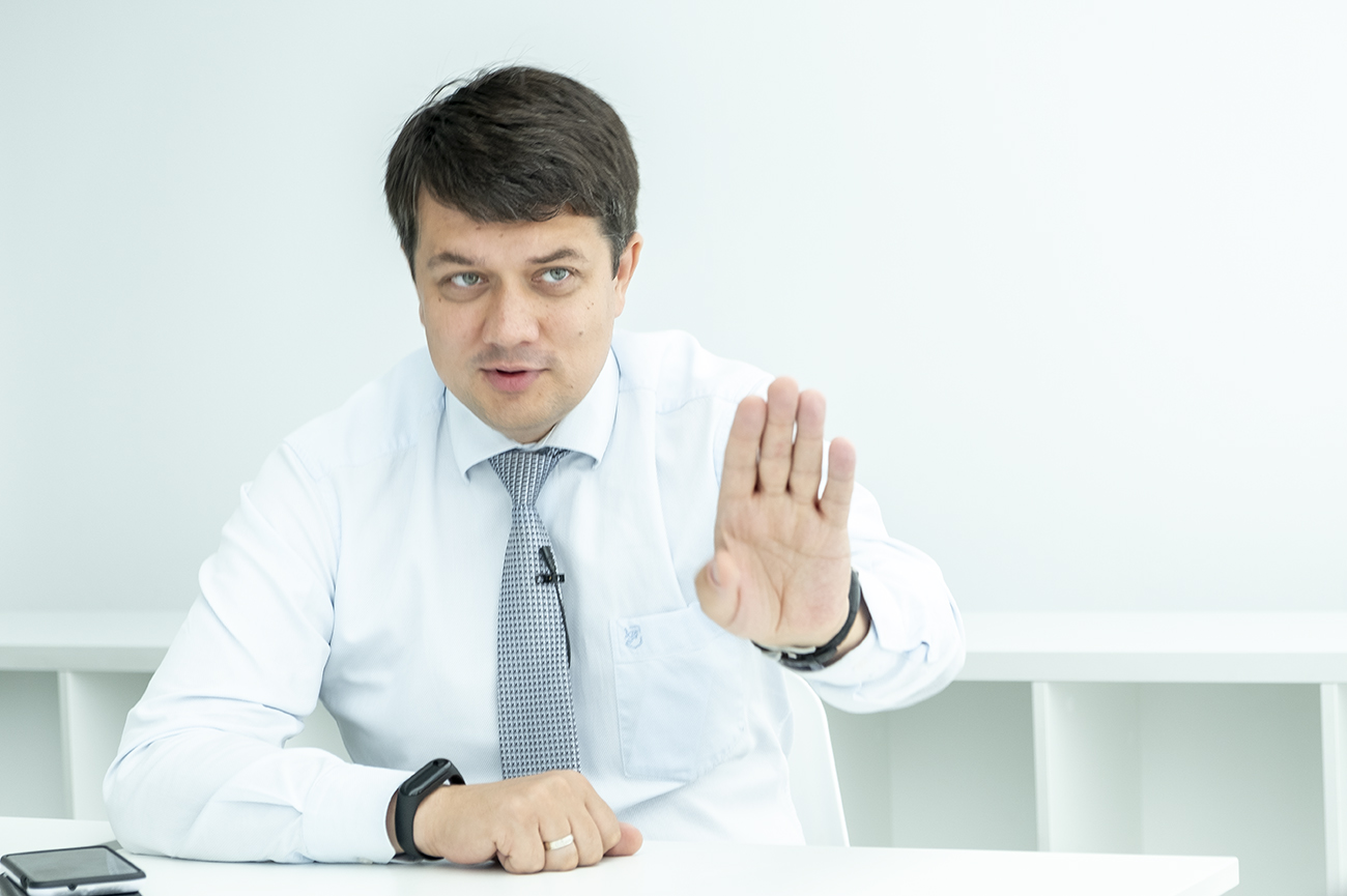 Восемь угроз для Украины. Как их будет решать партия Зеленского