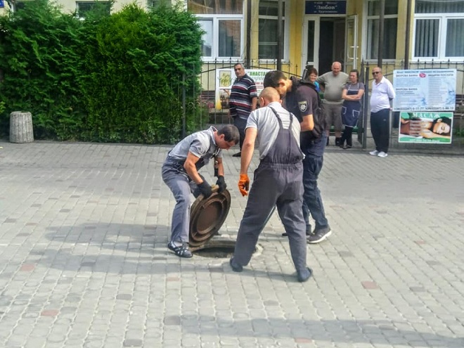 В Трускавце перед приездом Зеленского "слуг народа" разули