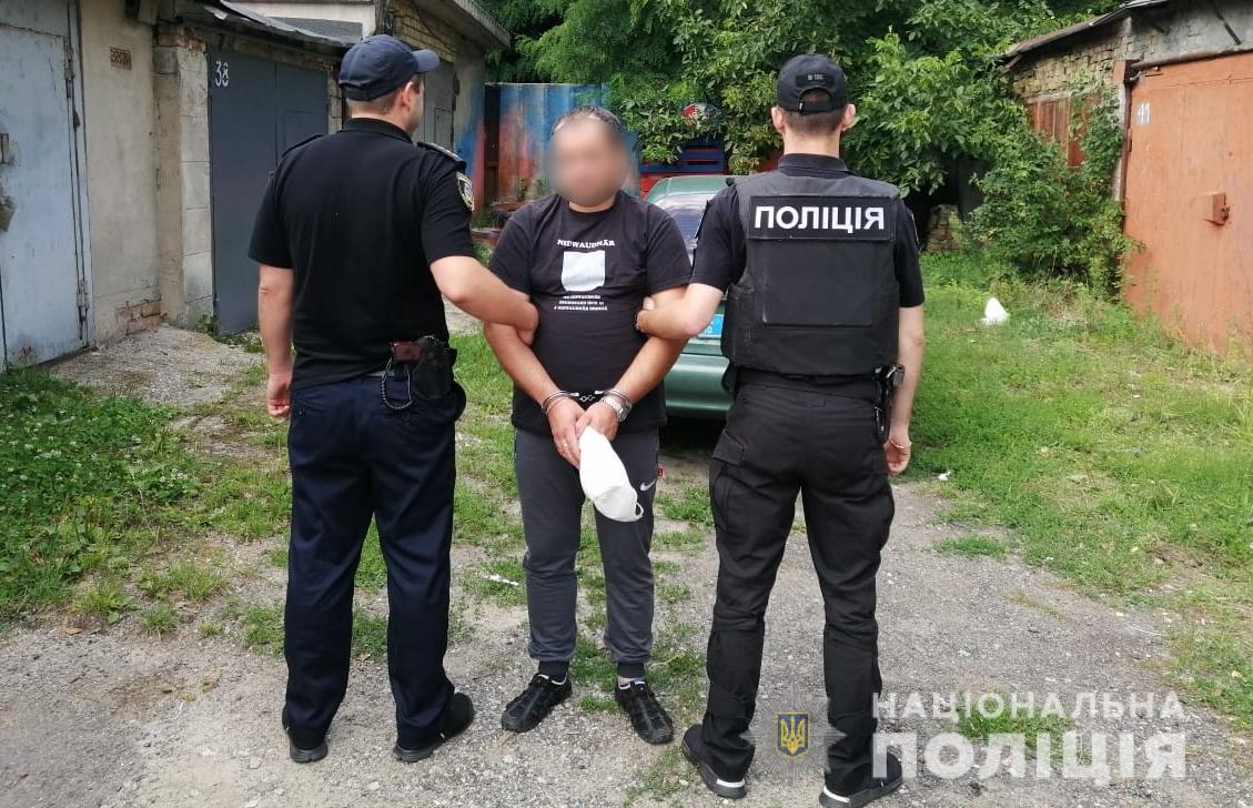 В Киеве таксист посадил пассажира на цепь за неуплату: фото