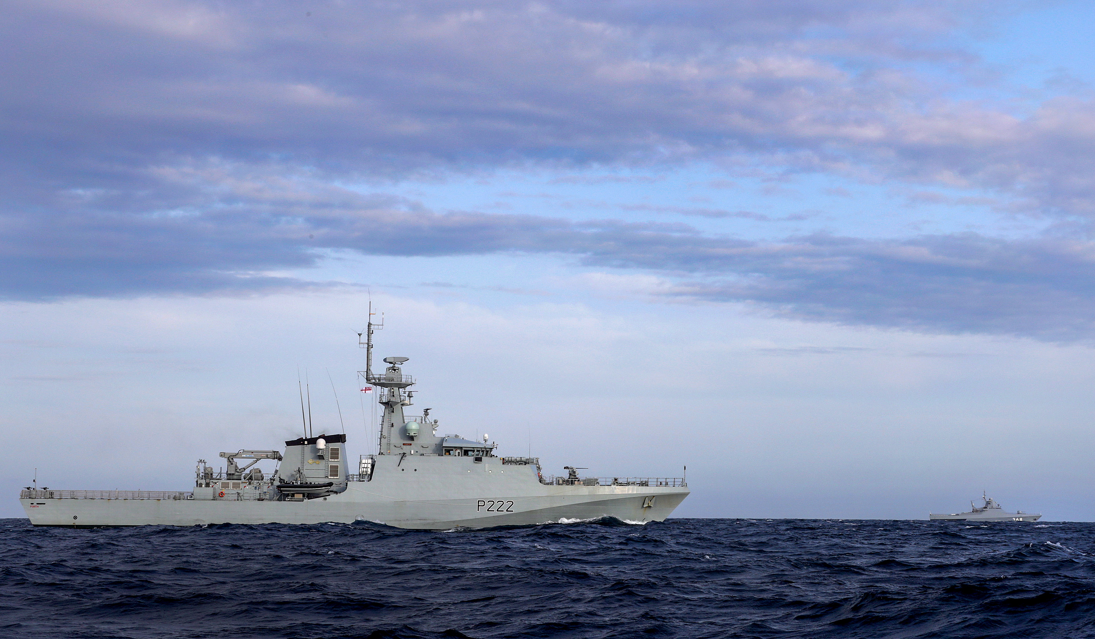 Британский корабль сопровождает корвет РФ. (Фото: Rory Arnold/https://www.royalnavy.mod.uk)