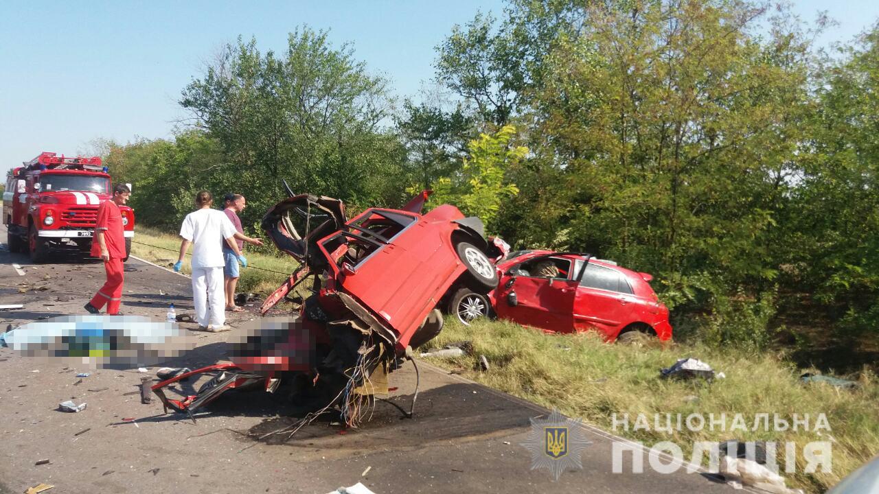 На юге Одесской обл. в жутком ДТП погибли четыре человека: фото