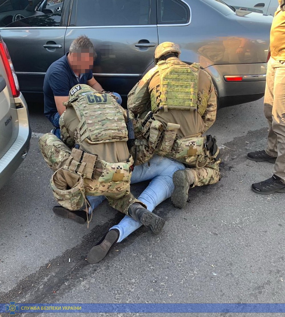 Задержание (Фото: пресс-служба СБУ/ssu.gov.ua) Задержан коп-подозреваемый в заказе убийства: была инсценировка