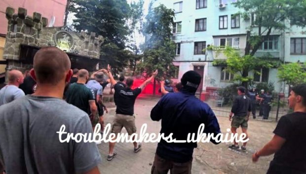 Troublemakers & Ultras Action Ультрас устроили побоище в центре Запорожья: фото, видео