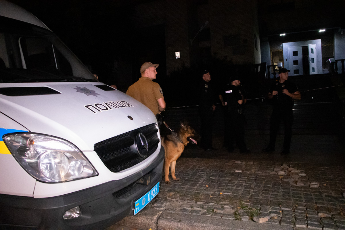 Фото: Мирослава Котюга/Информатор В Киеве из гранатомета обстреляли здание - фото, видео