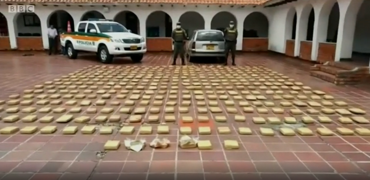 Колумбийская полиция нашла 300 кг марихуаны в гробу: фото и видео
