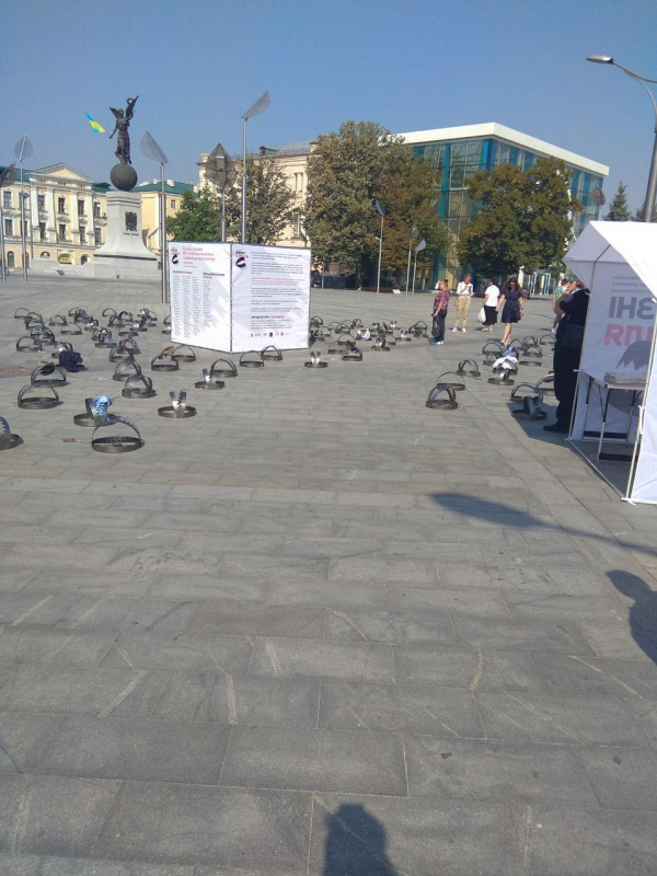 Сотня капканов в центре города. В Харькове прошел протест: фото