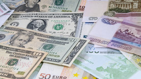 Доллар и евро в банках продолжают дорожать