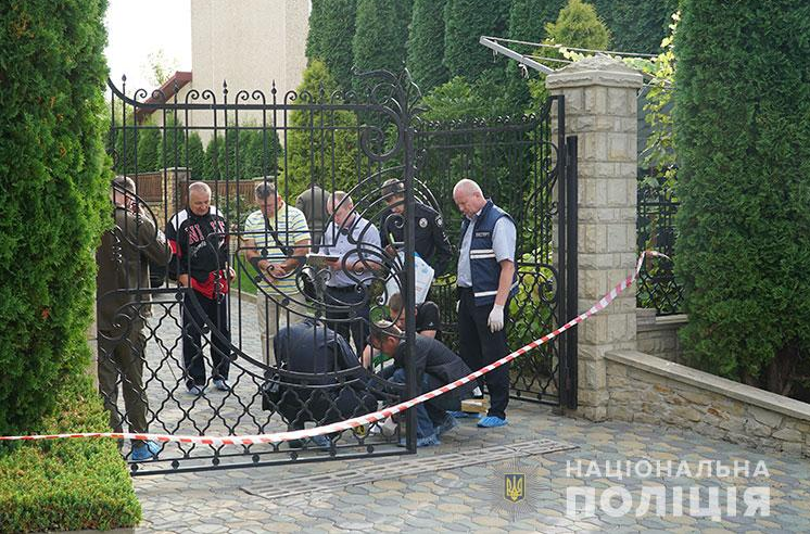 Покушение. В Тернополе подорвали ректора университета - фото
