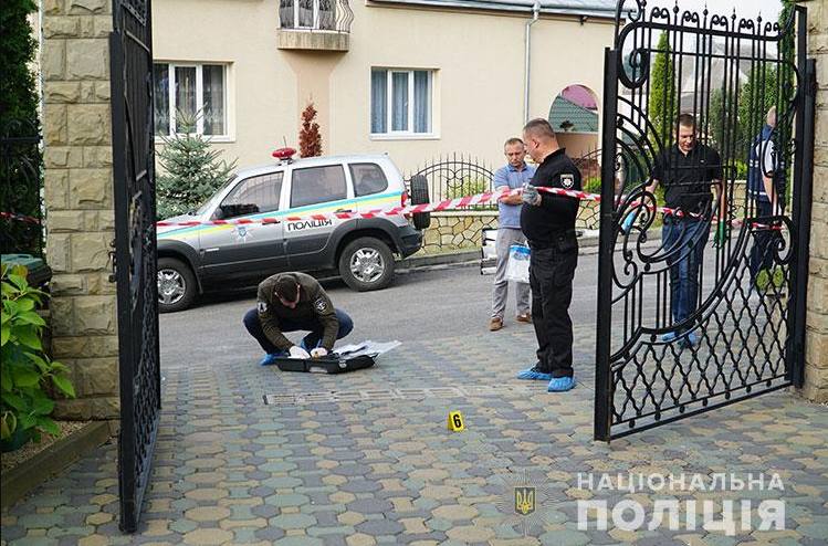 Покушение. В Тернополе подорвали ректора университета - фото
