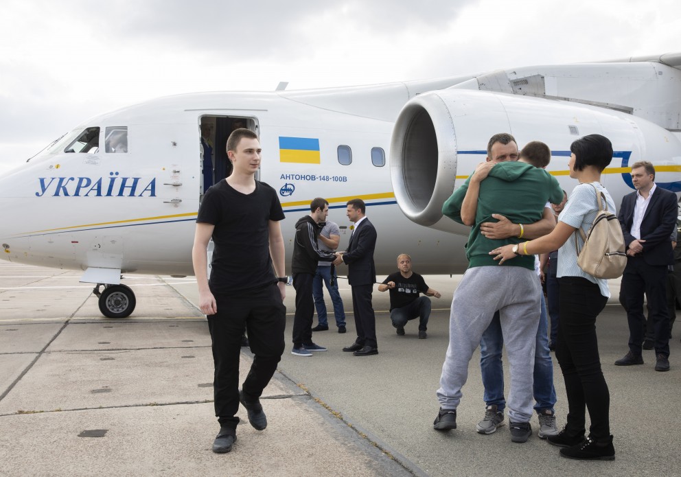 Как Украина освобожденных узников Кремля встречала: фото, видео