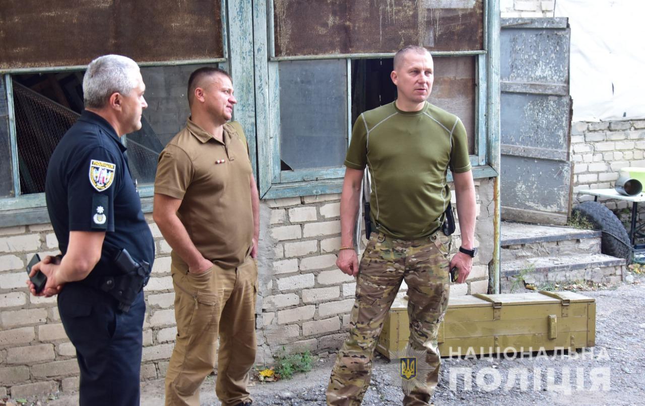 В Донбассе три добробата сдали оружие Нацполиции: фото, видео