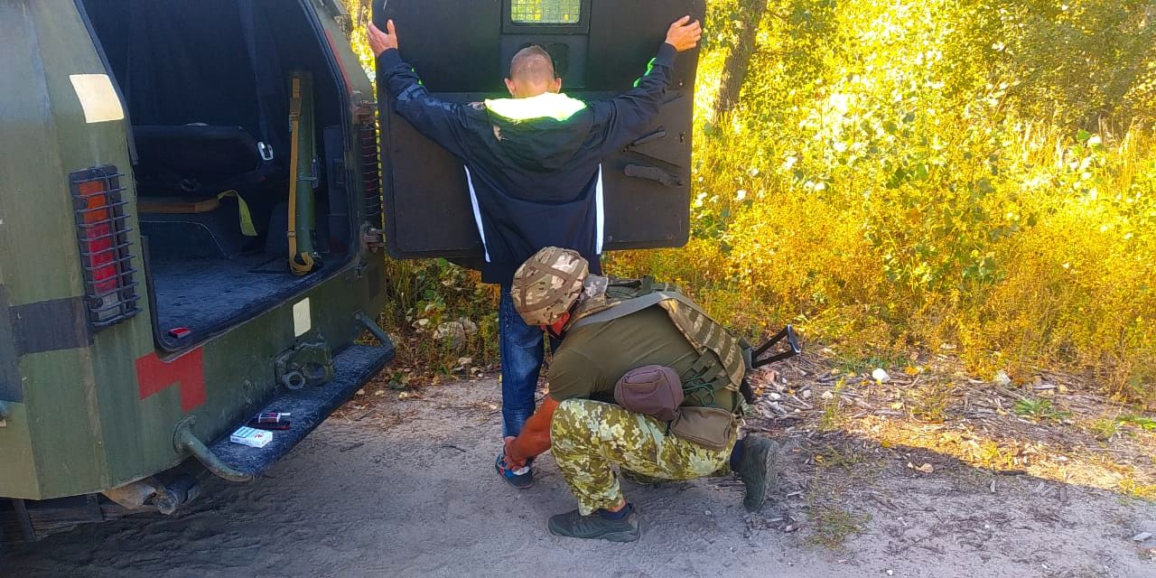 В Луганской области задержали "грибника" с гранатой - фото