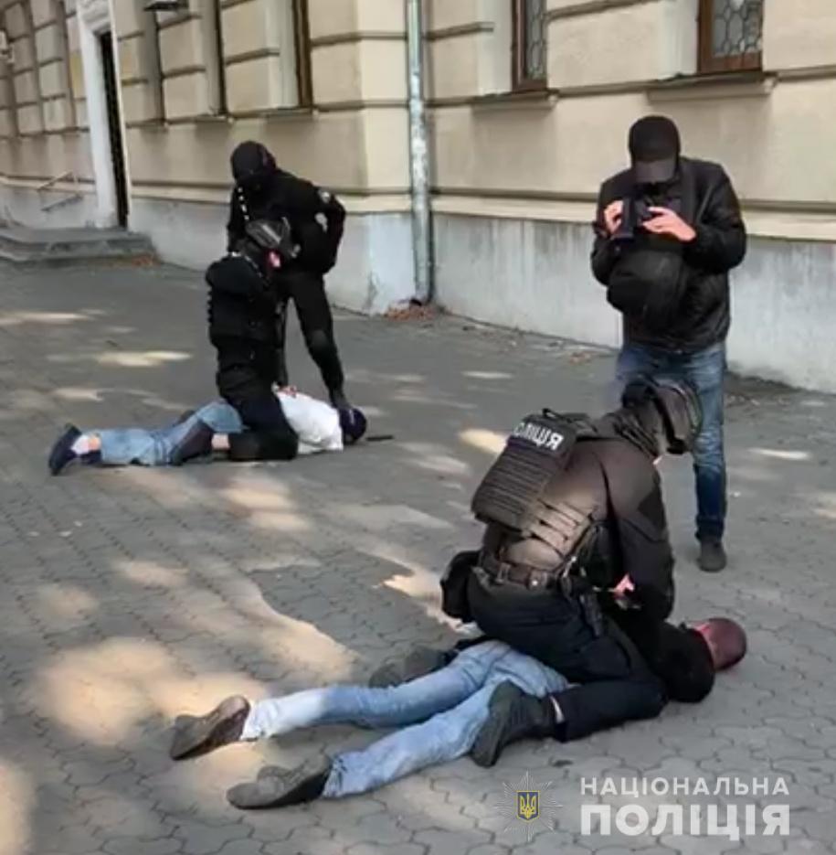 09 Полиция задержала главаря и членов крупной ОПГ: фото и видео