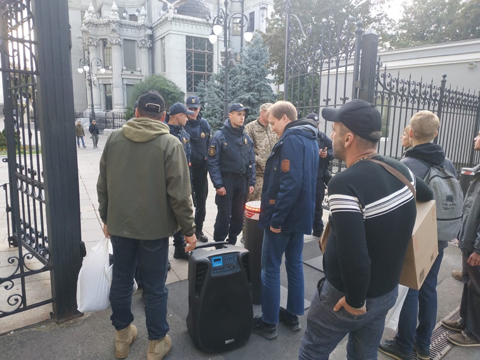 "Заминировали" почти весь Киев, включая Офис президента и Кабмин