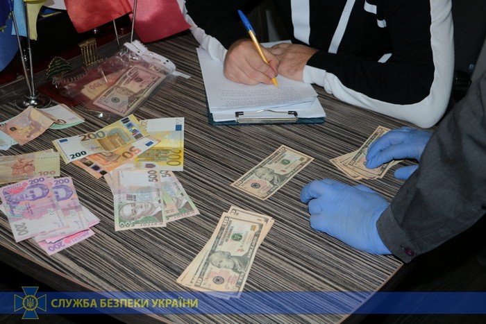3 СБУ задержала взяточника в Харьковском университете: видео и фото