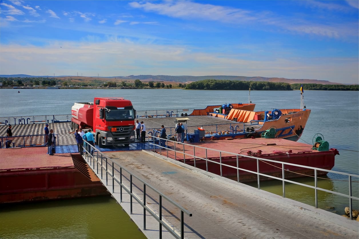 Переправа через Дунай. Запущен первый паром из Украины в Румынию