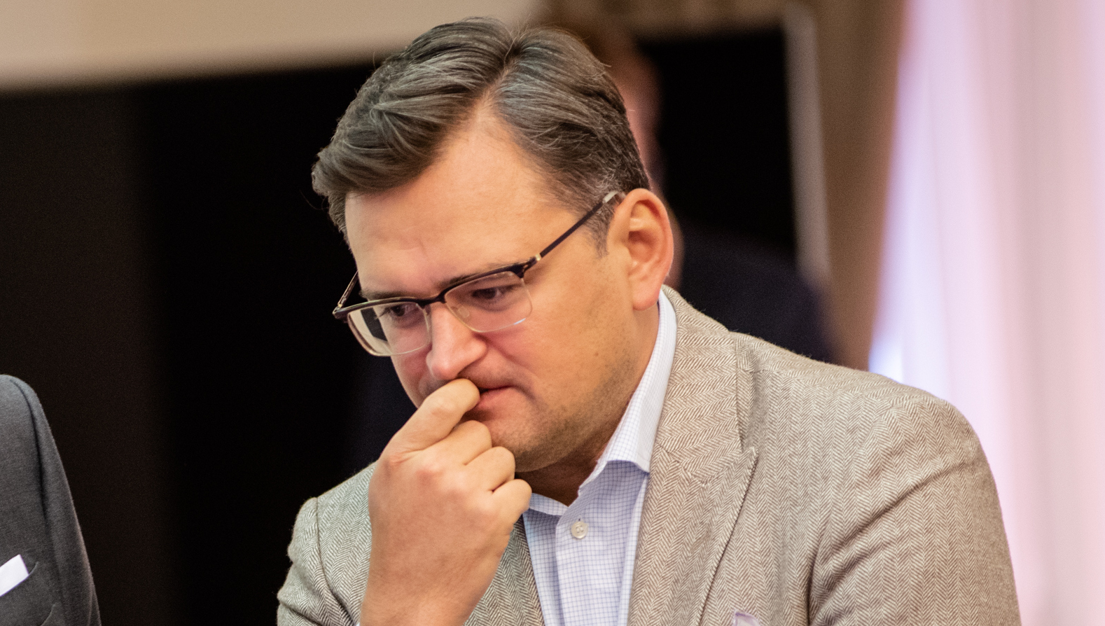 Кулеба заявил о страданиях Украины из-за паники вокруг эскалации