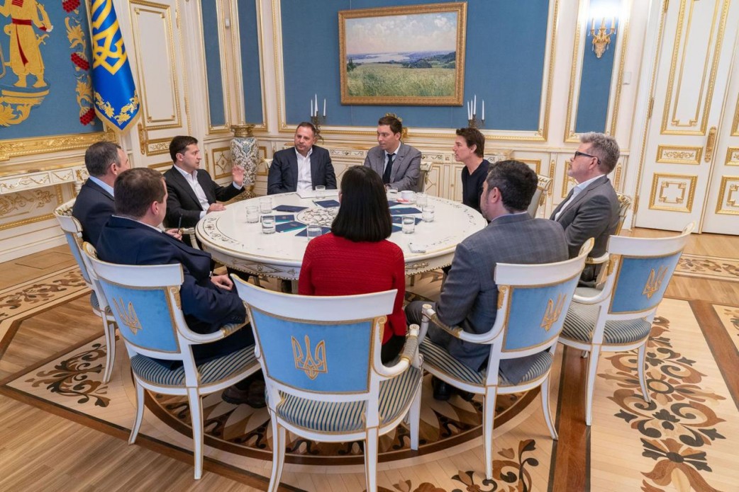 Владимир Зеленский и Том Круз (Фото 2 - president.gov.ua) Том Круз приехал в Киев и зашел на Банковую к Зеленскому: фото