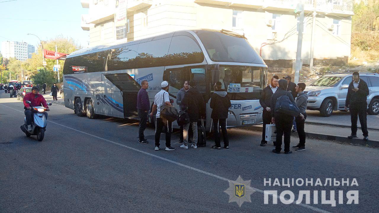 Паломники-хасиды организованно покидают Умань - Нацполиция