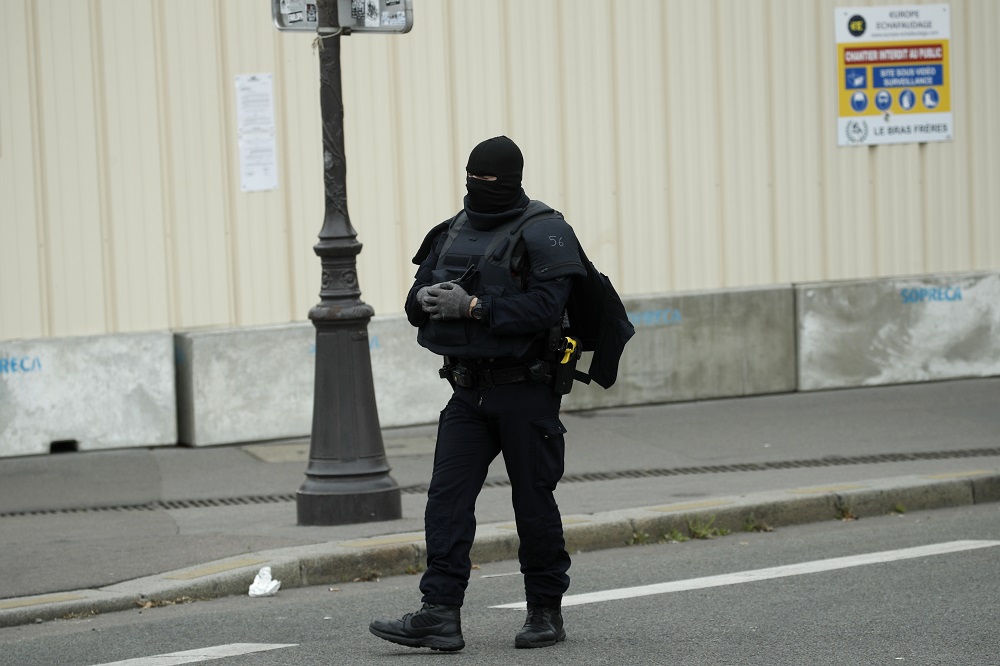 В центре Парижа четверо полицейских убиты ножом - СМИ