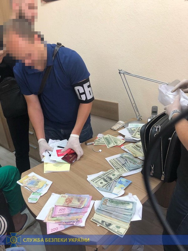 Фото - пресс-служба СБУ $20 000 за пересадку печени. СБУ взяла врача на взятке: фото