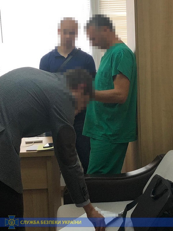 Фото 3 - пресс-служба СБУ $20 000 за пересадку печени. СБУ взяла врача на взятке: фото